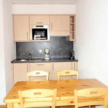 Tasteful Apaartment With Mountain Views *